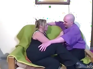 German MILF give him a fuck for repair her Bike